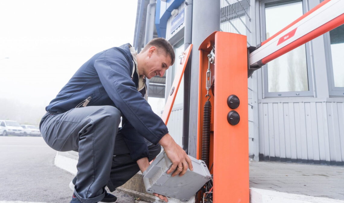 Тонкая настройка шлагбаума: почему баланс стрелы важнее гарантии и как продлить жизнь автоматике на 5 лет