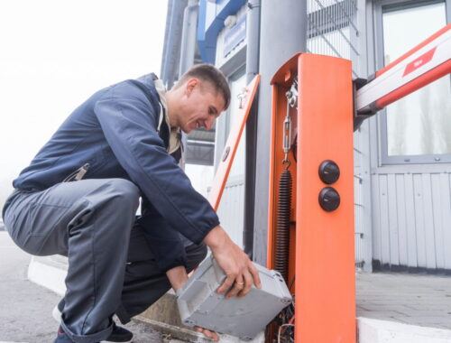 Тонкая настройка шлагбаума: почему баланс стрелы важнее гарантии и как продлить жизнь автоматике на 5 лет