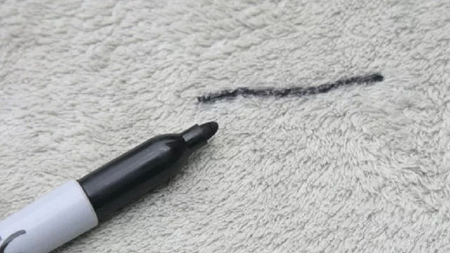 отмыть фломастер с мебели