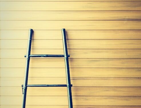 Укладка имитации бруса на стены внутри дома на обрешетку