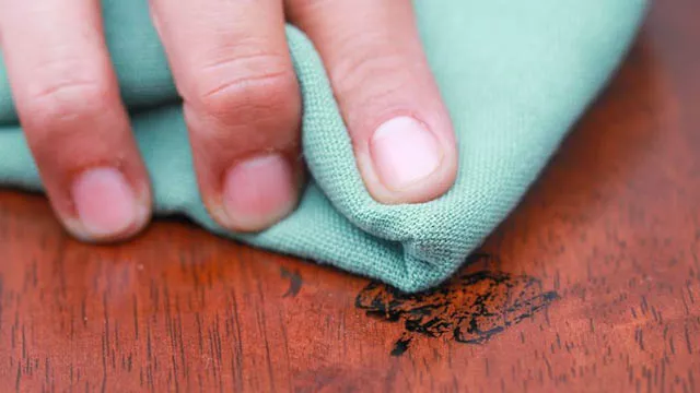 убрать фломастер с мебели