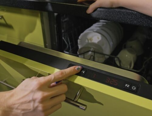 Почему рубит автомат при включении микроволновки если проводка новая