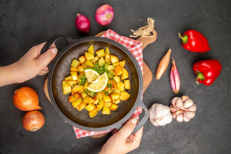 Как пожарить картошку с хрустящей корочкой Как пожарить картошку с хрустящей корочкой